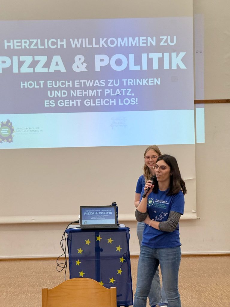 Kurze Vorstellung unsererseits:)