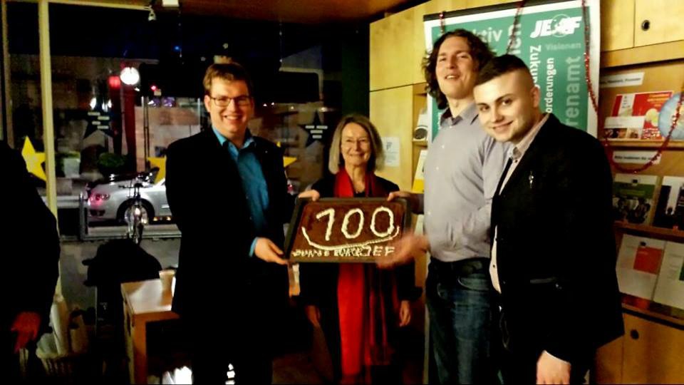 Evelyne Gebhardt feiert mit den JEF Stuttgart die über 100 Mitglieder